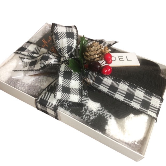 White & Black Plaid Fuzzy Sock & Hair Scruchie Gift Set - Picture 1 of 9